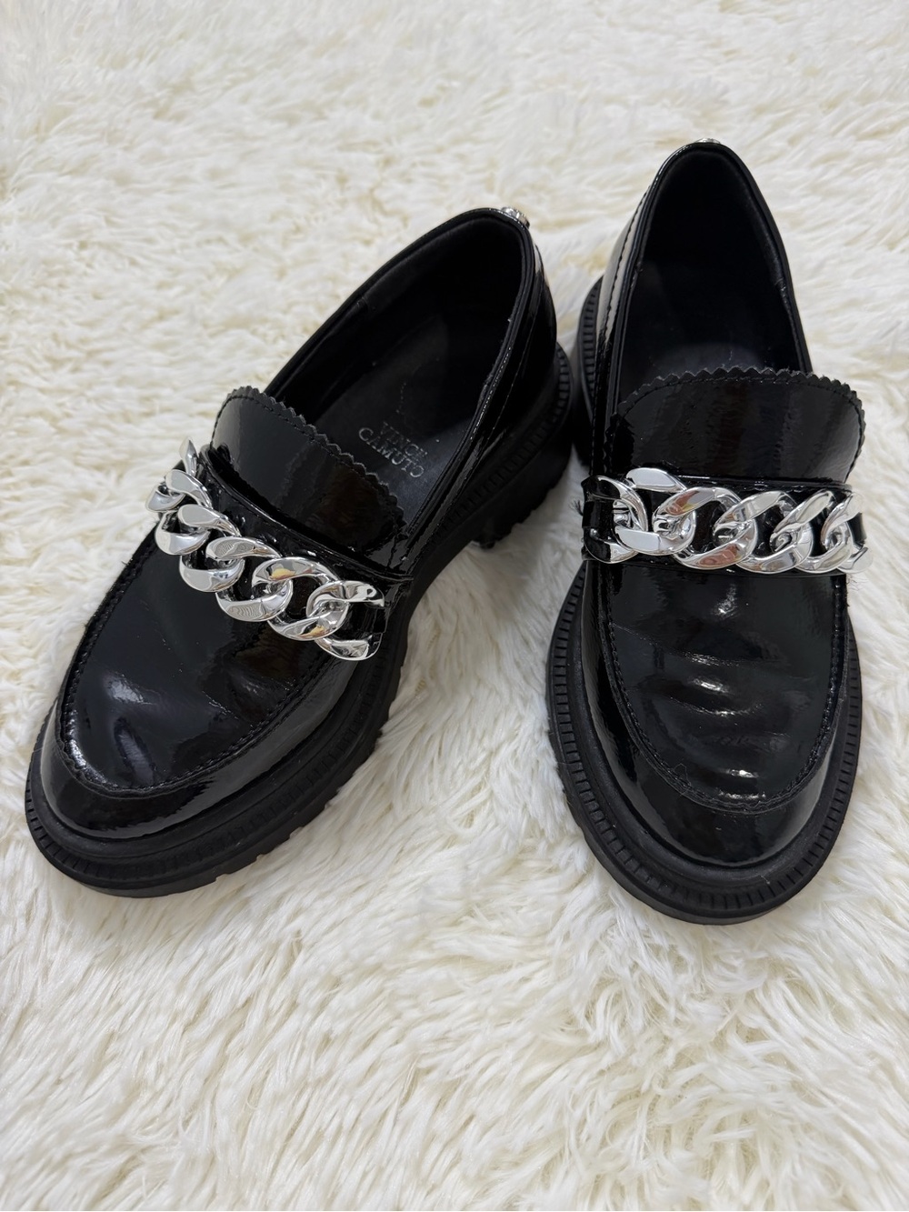 Vince Camuto Girls Black Patent Chain Loafers Bulky Size 2.5 Youth Dark Academia